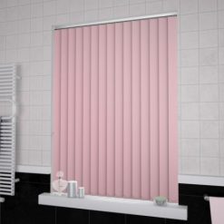 Rèm lá dọc màu hồng cho cửa sổ